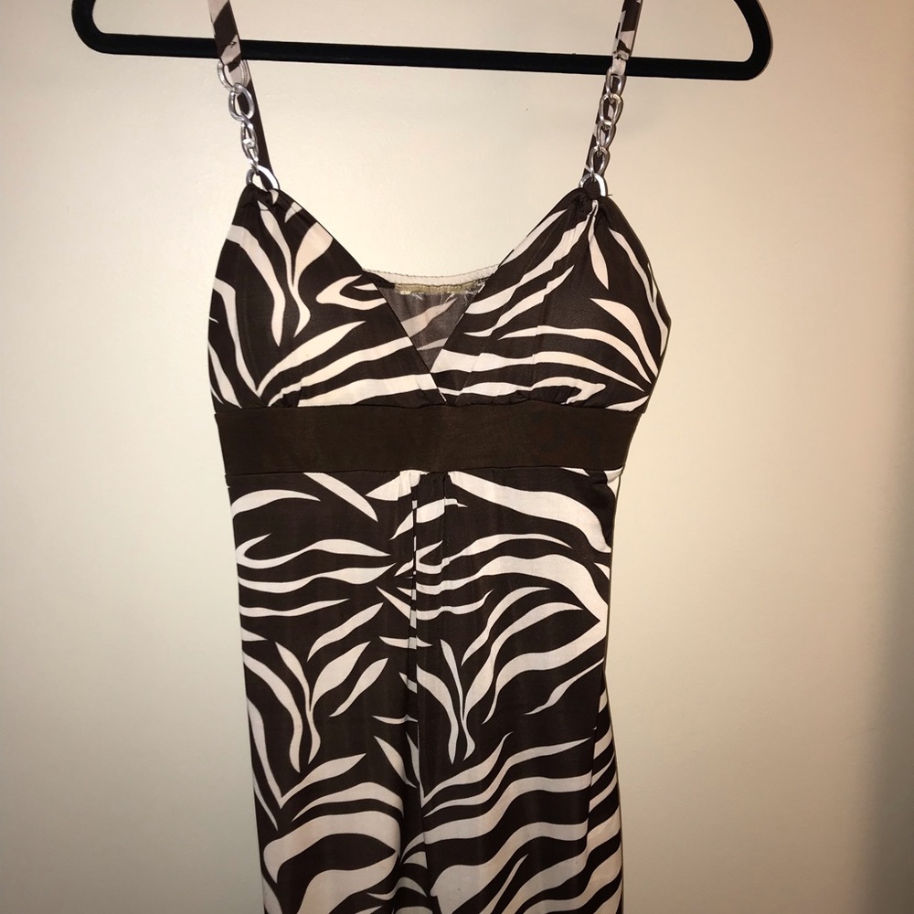 Giraffe print chain strap shirt